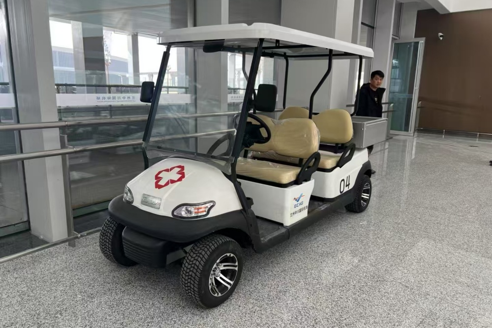 蘭州中川機場復購特拉丁EXCAR電瓶擺渡車及電動救護車輛